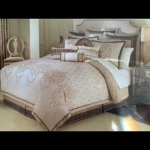 NEW Waterford Aileen Queen Bedskirt